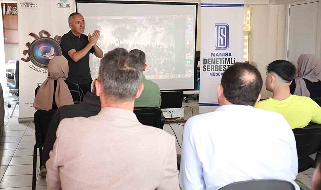 Ödüllü fotoğrafçı denetimli serbestlikte söyleşiye katıldı