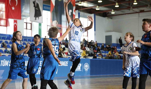 Odunpazarı Belediyesi, 19 Mayıs Spor Şenliği ile genç basketbolcuları buluşturdu