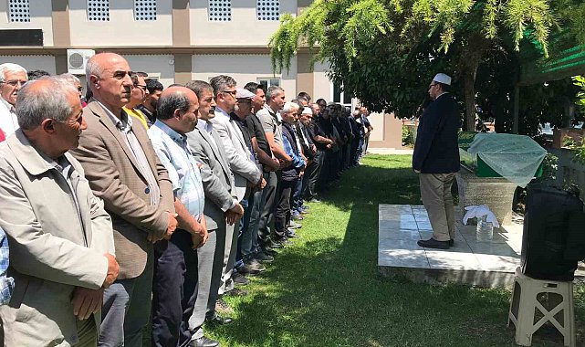 Oğlu tarafından benzin dökülerek yakılmıştı, son yolculuğuna uğurlandı