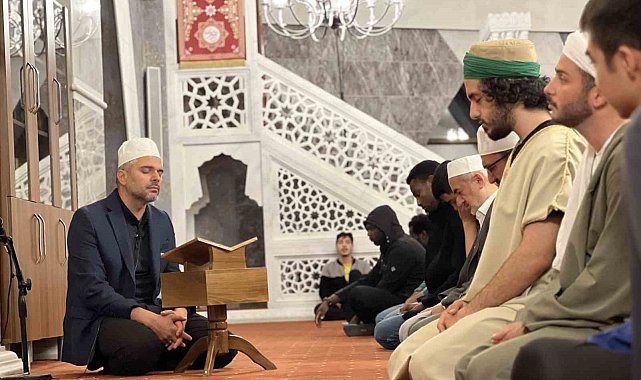 Öğrenciler 28 ilde İstanbul'un fethi ve özgür Kudüs için sabah namazında buluştu