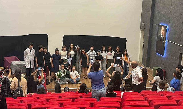 Öğrenciler 'Söyleyeceklerimiz var' oyunuyla alkış topladı