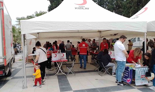 Öğrenciler velilerini ikna etti kan bağışına yoğun ilgi oldu