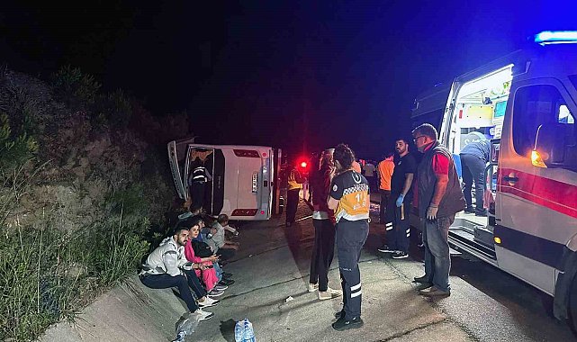 Öğrencileri taşıyan midibüs şarampole uçtu: 25 yaralı