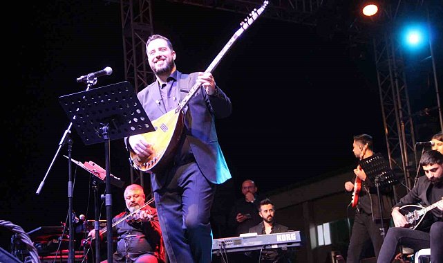Oğuzhan Koç ve Mustafa Taş, Mut hayranlarına unutulmaz bir akşam yaşattı