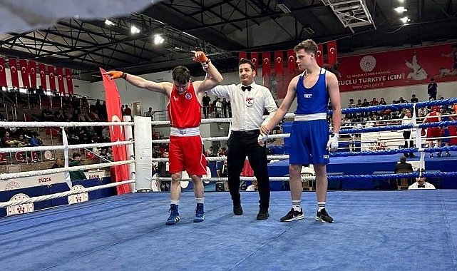 Okul Sporları boks şampiyonasında Türkiye 1. ve 3'cüsü Kütahya Atatürk Anadolu Lisesinden