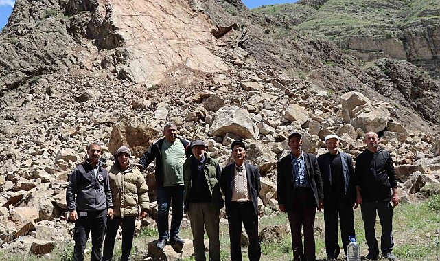 Oltu'da sağanak yağış heyelana neden oldu