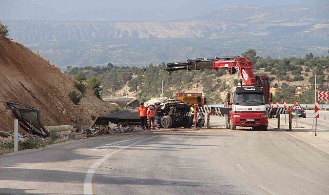 Ölüm virajında kamyon hurdaya döndü, sürücü hayatını kaybetti