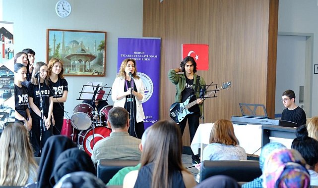 Onkoloji servisinde tedavi gören çocuklar için moral konseri