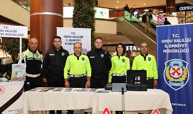 Ordu&#039;da polis ekipleri, Trafik Haftası&#039;nda vatandaşı bilgilendirdi