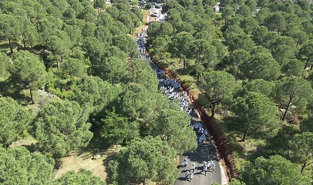 Ormanda çöp toplayan öğrencilerden 'Kirletmeksek, temizliğe ihtiyaç kalmaz' çağrısı