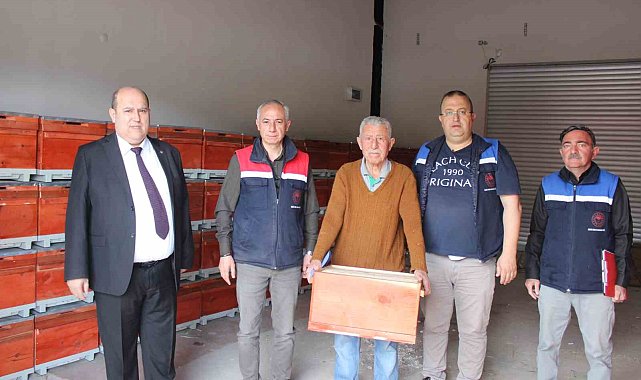 Osmaneli'nde arıcılara yüzde 50 hibe destekli 134 arı kovanı dağıtıldı