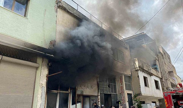 Osmaniye'de beyaz eşya tamiri yapan işletmede yangın çıktı