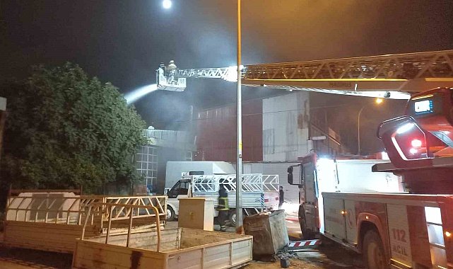 Oto tamir atölyesinde çıkan yangını itfaiye ekipleri söndürdü