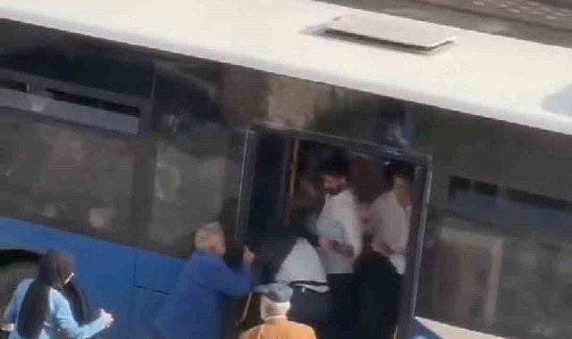 Otobüste kavgaya tutuştular