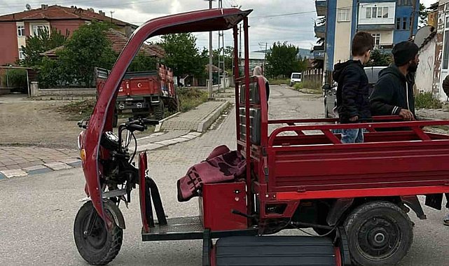 Otomobil ile elektrikli bisiklet çarpıştı: 4 yaralı