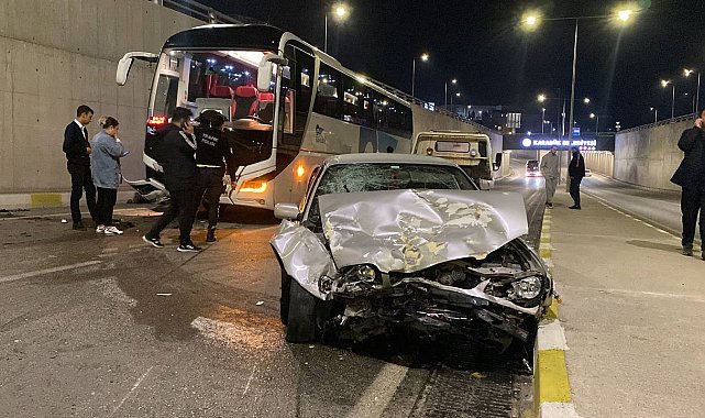 Otomobil karşı şeride geçip yolcu otobüsü ile çarpıştı: 2 yaralı