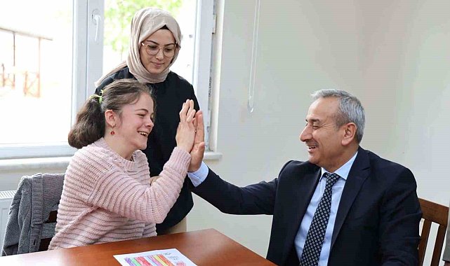 Özel öğrenciler kurslarla yeteneklerini keşfediyor