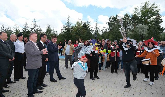 Özel öğrenciler şenlikte gönüllerince eğlendi