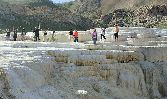 Pamukkale değil Başkale travertenleri