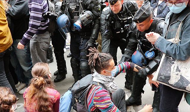 Paris'teki Sciences Po Üniversitesi'nde Filistin yanlısı gösteriler sürüyor