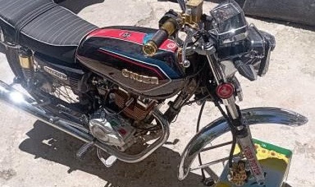 Park halindeki motorun tekeri çalındı