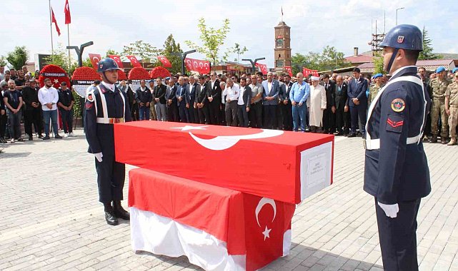 Pençe Kilit şehidi Eruh'ta son yolculuğuna uğurlandı
