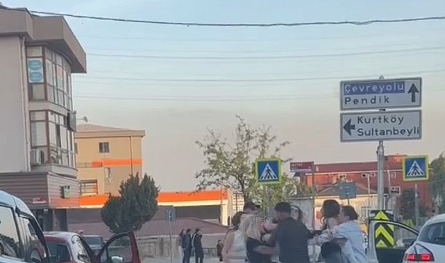 Pendik'te kadın sürücüler kavga etti, tekmeler havada uçuştu