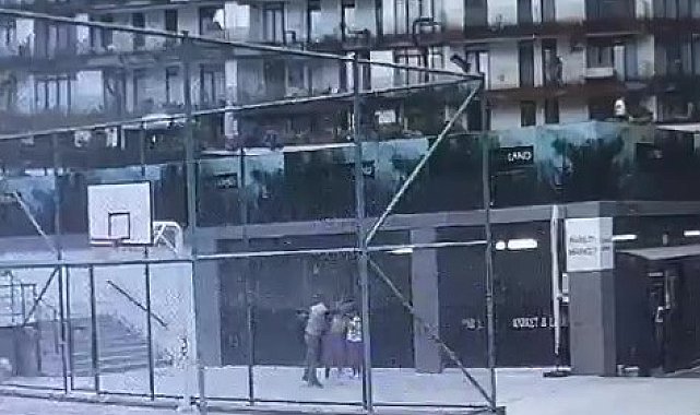 Pendik'te kadını, çocuğunun yanında tekme ve yumruklarla darp etti