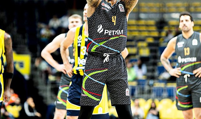 Petkimspor'da Efianayi sezonun öne çıkan oyuncularından oldu