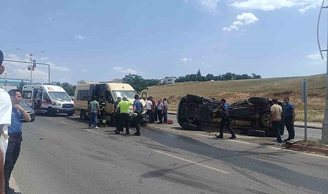 Pikap ile yolcu minibüsü çarpıştı: 1 yaralı