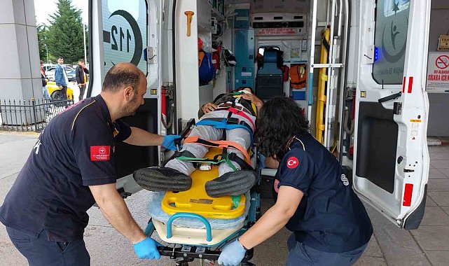 Pikniğe giden ailenin patpatı şarampole yuvarlandı: 3 yaralı