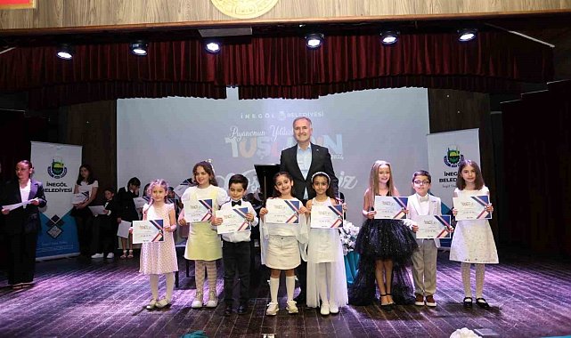 Piyanonun küçük üstatları performanslarıyla mest etti