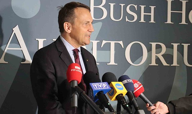Polonya Dışişleri Bakanı Sikorski: "Avrupa yeniden silahlanmalı"