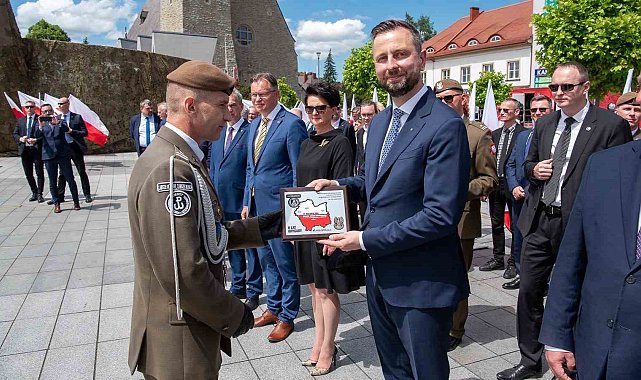 Polonyalı Bakan Kosiniak-Kamysz: "İHA ordusu kuruyoruz"