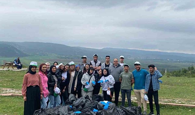 Poşet poşet çöp topladılar