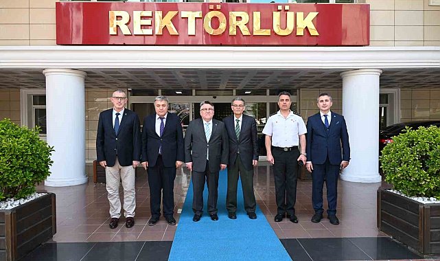 Prof. Dr. Sami Güçlü'den Rektör Özölçer'e ziyaret