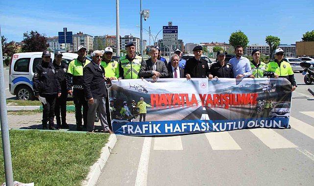 Protokolden sürücülere broşür: "Hayatla Yarışılmaz"