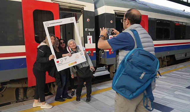 "Turistik Tuz Ekspresi" ilk seferinde yolculardan tam not aldı,