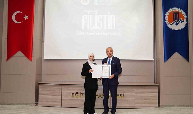 "Yüreğimdesin Filistin" konulu deneme yarışmasında dereceye girenlere ödülleri verildi