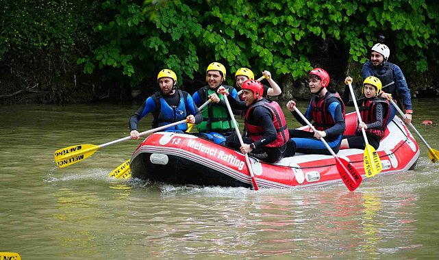 Rafting ile stres attılar