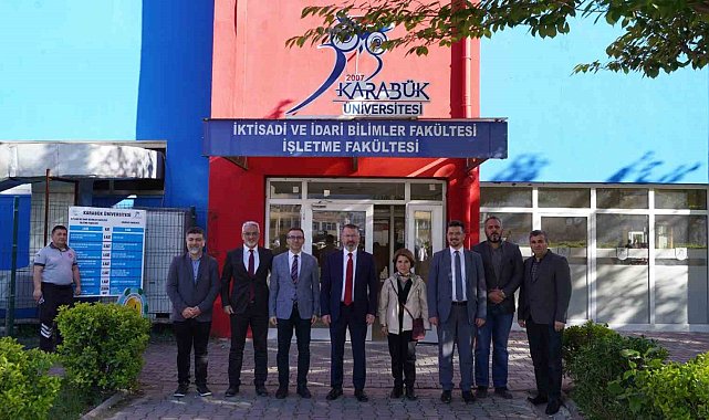 Rektör Kırışık, İktisadi ve İdari Bilimler Fakültesi'ni ziyaret etti