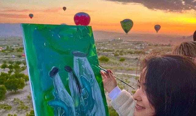 Ressam Sevil Duru, balonda Kapadokya'yı resmetti