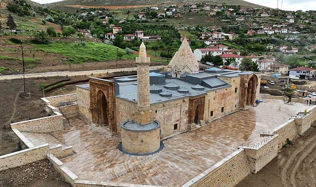 Restorasyonu biten mimari harikada ince işçilik kullanıldı
