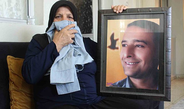 Reyhanlı saldırısında oğlunu kaybeden anne, oğlunun gömleğiyle hasret gideriyor