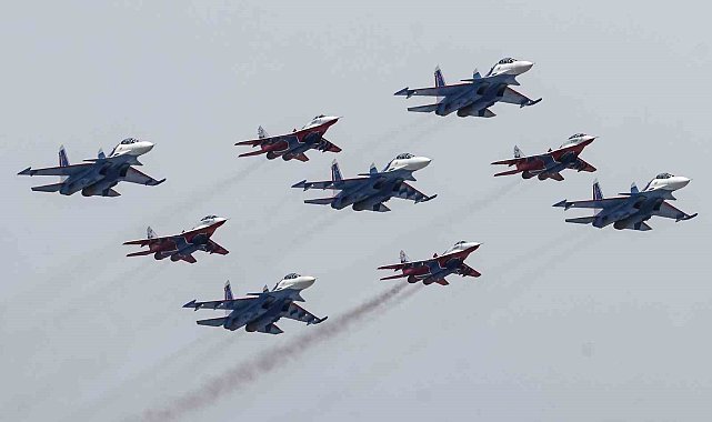 Rus ordusundan Nazilere karşı zaferin 79'uncu yıl dönümünde gövde gösterisi