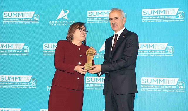 Şahin, Uluslararası Akıllı Ulaşım Sistemleri Zirvesi'nde yeni dönemi ve yatırımları anlattı