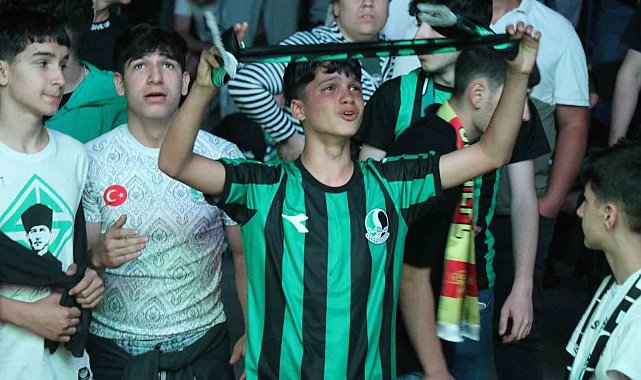 Sakaryasporlu taraftarların umudu son saniyeye kadar bitmedi