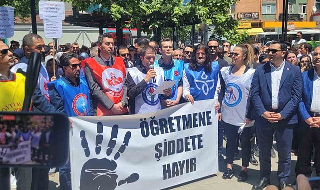 Saldırıya uğrayan öğretmen için kalem kırdılar
