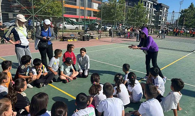 Salihli, geleneksel çocuk oyunlarıyla şenlendi