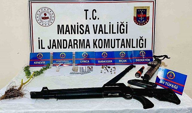 Salihli'de bağ evine baskın: Tarihi ok ucu ele geçirildi